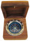 Kompass eingelassen in Holz