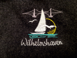 Schal anthrazit bestickt mit Wilhelmshaven-Motiv